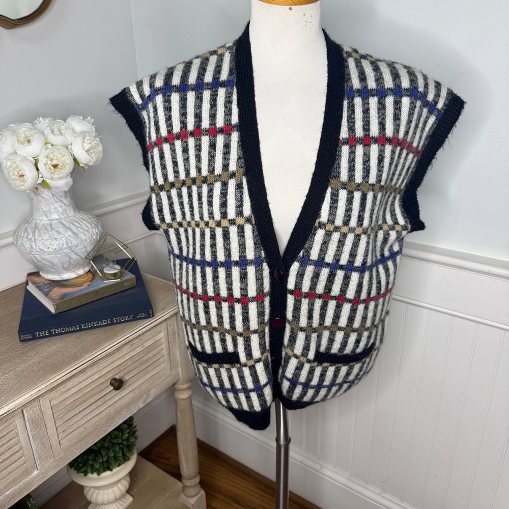 Vintage Essential Geometric Grid Button Front Sweater Vest Black White Red Med